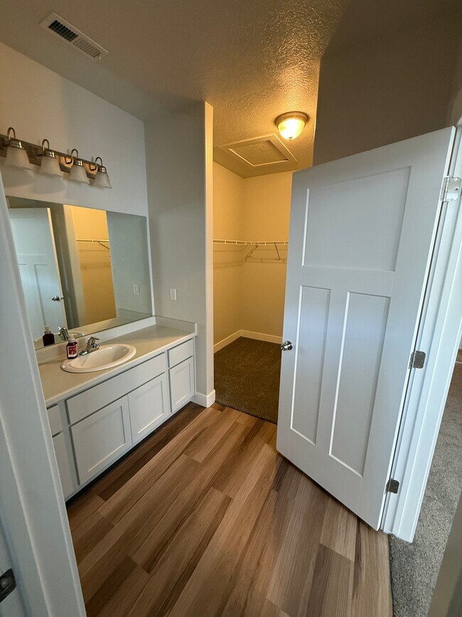 Building Photo - 14659 Bloom Dr