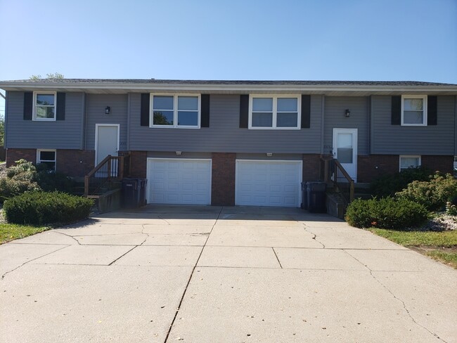 Building Photo - 2311 Mole Ave