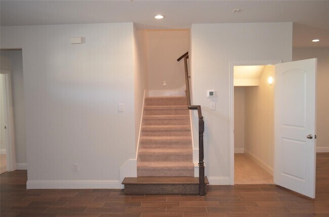 Building Photo - 5501 Crosby Dr