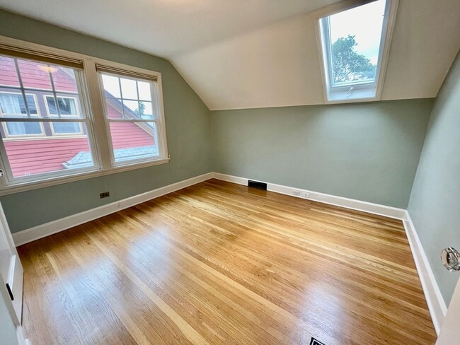 Building Photo - Well Maintained- 3 bed 2 bath Home - Piedm...
