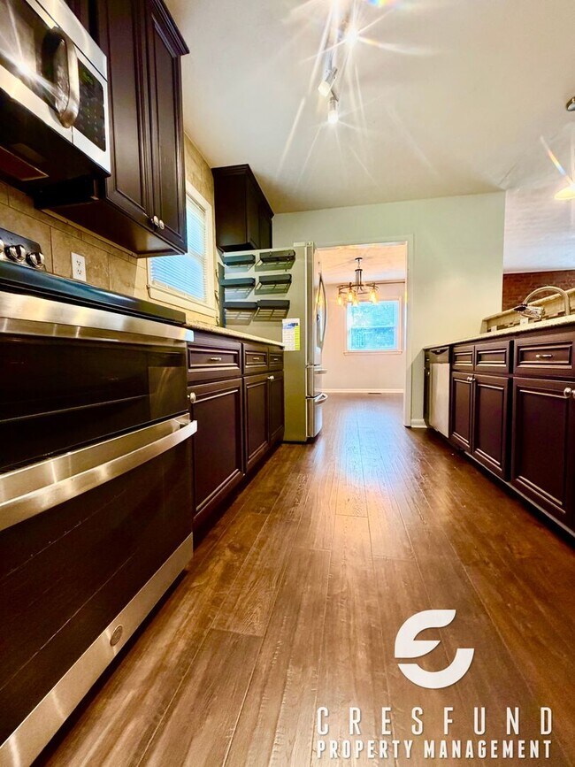 Building Photo - Charming 3 Bedroom 2 Bath Open Concept (Pet Friendly)