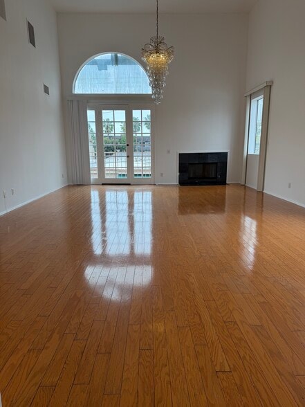 Building Photo - 1409 S Saltair Ave