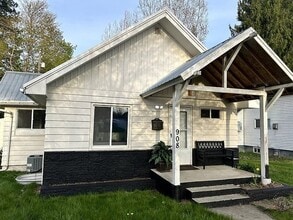 Building Photo - A st.