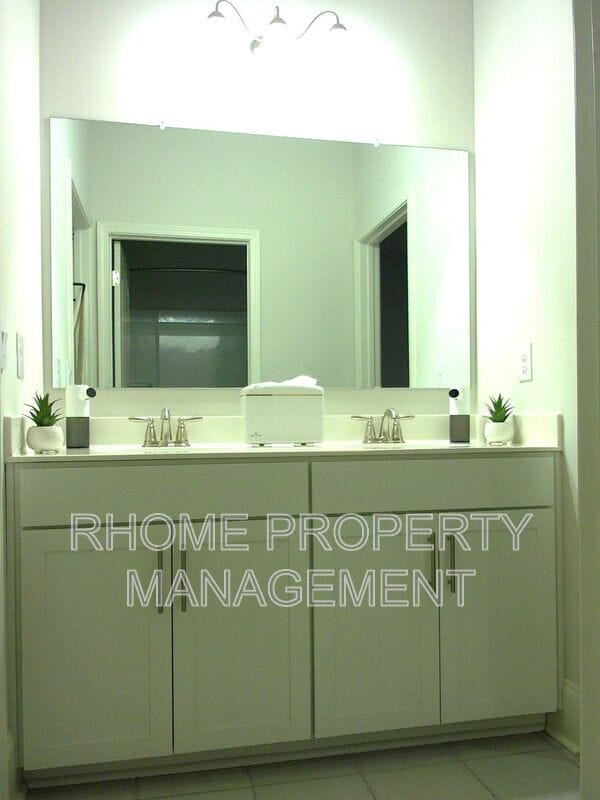 Building Photo - 9926 Stretford Rd