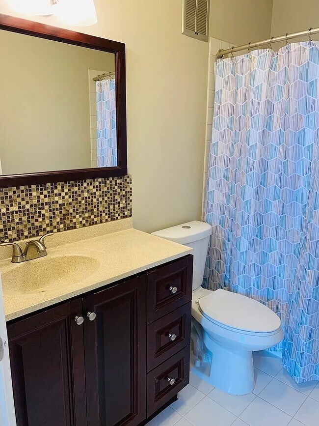 Building Photo - 225 S Rohlwing Rd