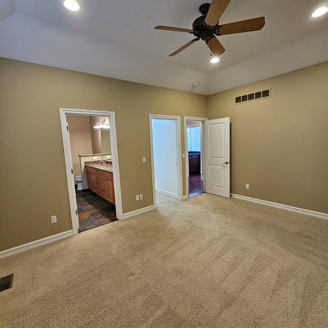 Building Photo - 3 Bedroom, 2.5 Bath Townhome Near Lake St. Clair with Finished Basement, Attached Oversized 2 Car...