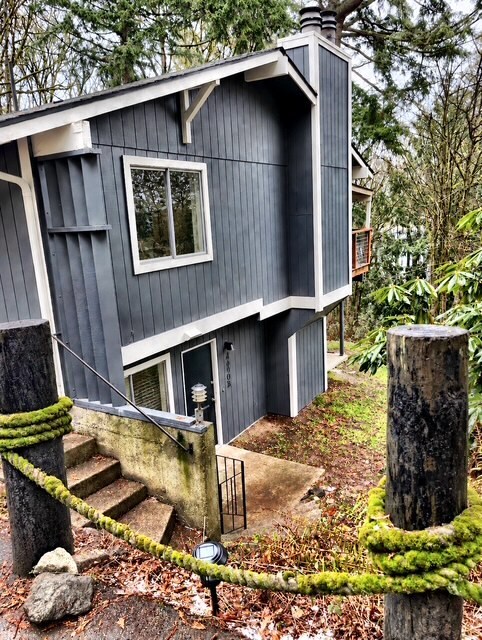 Building Photo - 4610 Fir Dr NE