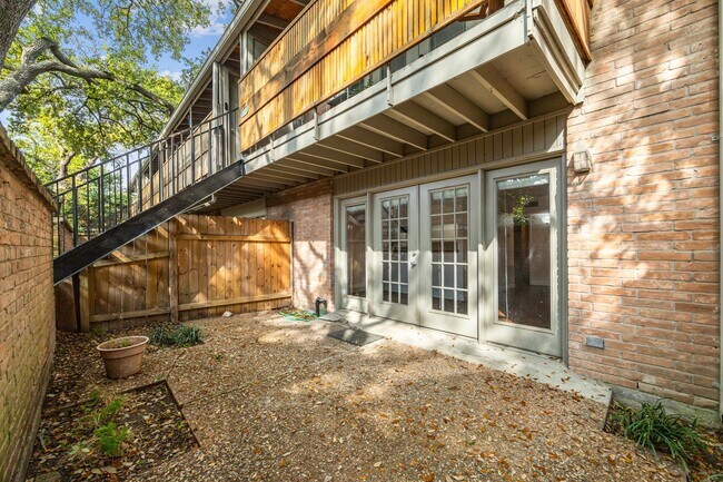 Building Photo - 3922 W Alabama St