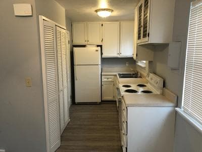 Building Photo - 13 Rolling Meadows