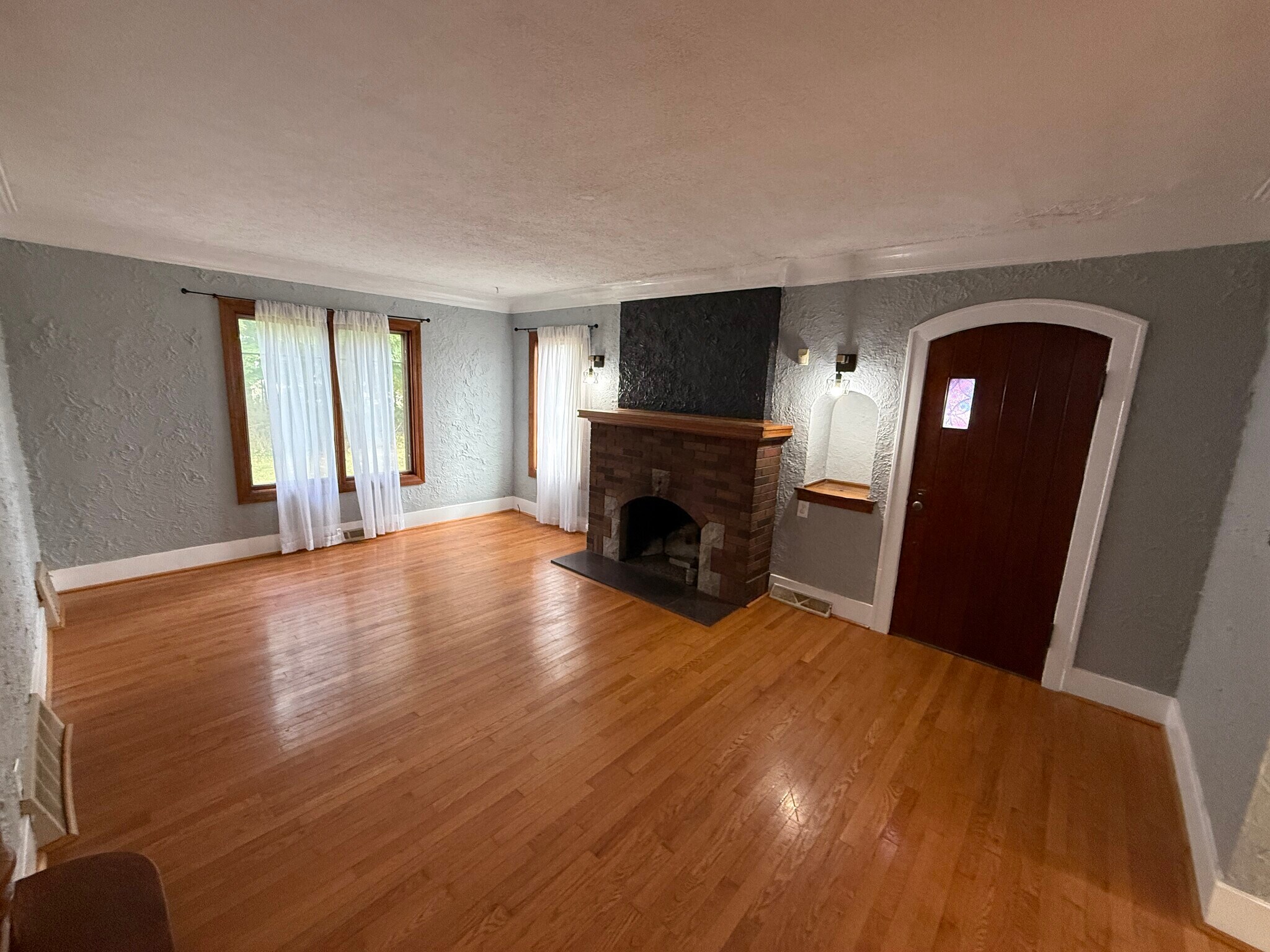 Building Photo - 5268 Fenton Rd