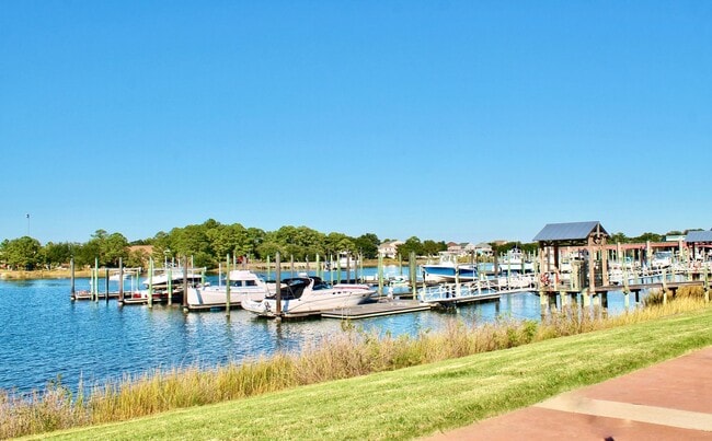 Building Photo - Spacious Condo - Waterfront Community - Av...