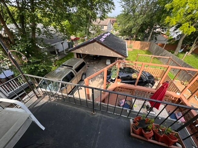 Building Photo - AVAILABLE SEPTEMBER 1: Updated 4-bedroom single family home on a quiet block- with 2 kitchens, 2 ...