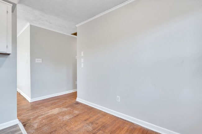 Building Photo - Freshly Updated 2BR / 1BA Single-Level Duplex $1350/mo rent***