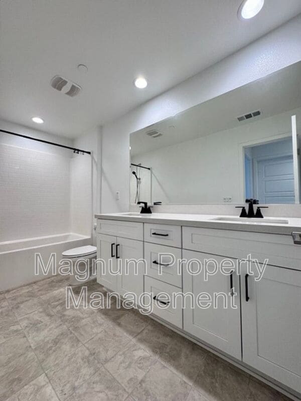 Building Photo - 34118 Willow Stone St