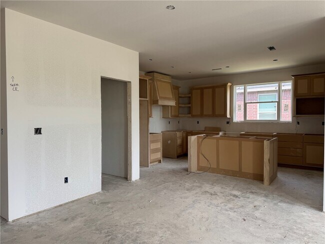 Building Photo - 6607 SW Basswood Ave