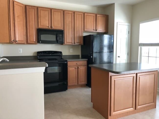 Building Photo - 3 Bedroom Townhome in Waynesboro!