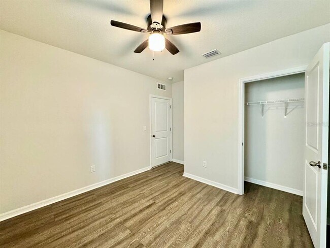 Building Photo - 10626 Park Meadowbrooke Dr