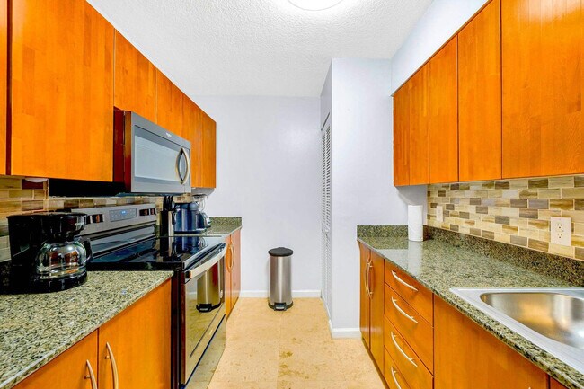 Building Photo - 1 SE 12th St