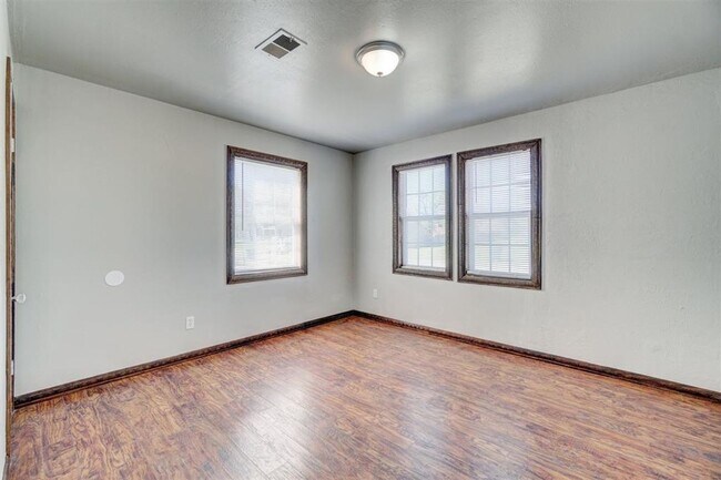 Building Photo - 2132 N Kelham Ave