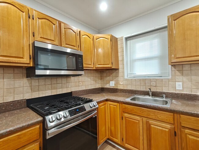 Building Photo - 4441 N Chadwick St