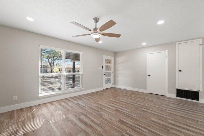 Building Photo - 1313 Redbud Trail