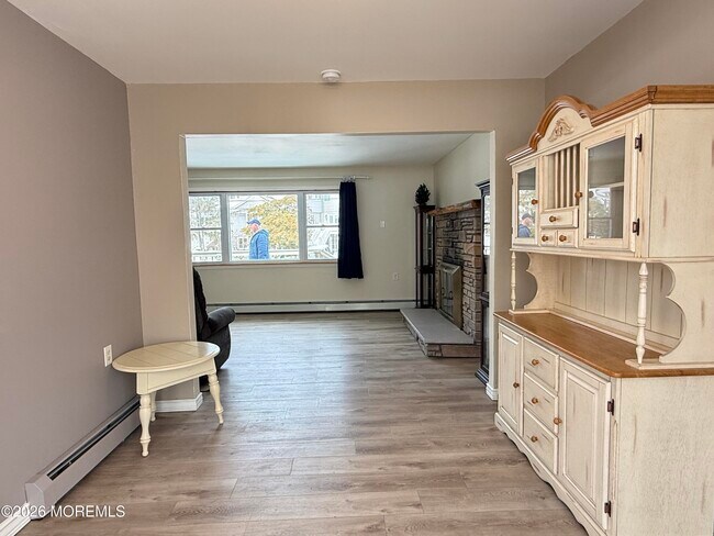 Building Photo - 63 Shorewood Dr