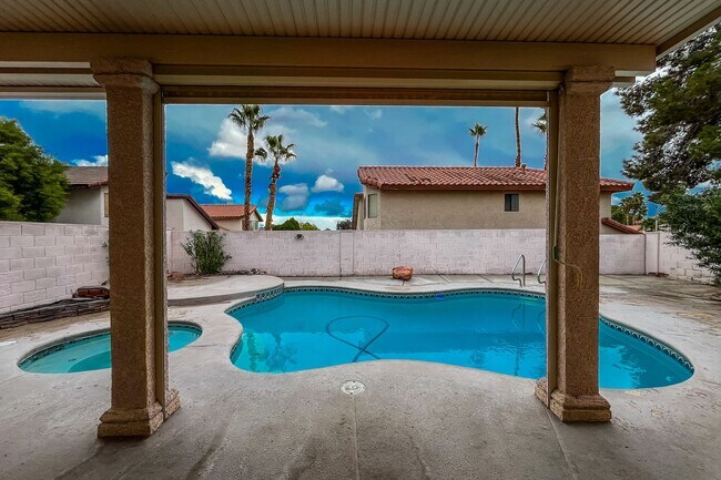 Building Photo - Modern Comfort with Pool & Spa in The Lakes – Solar Equipped Home