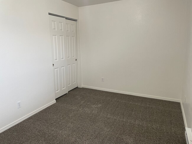 Building Photo - Duplex For Rent