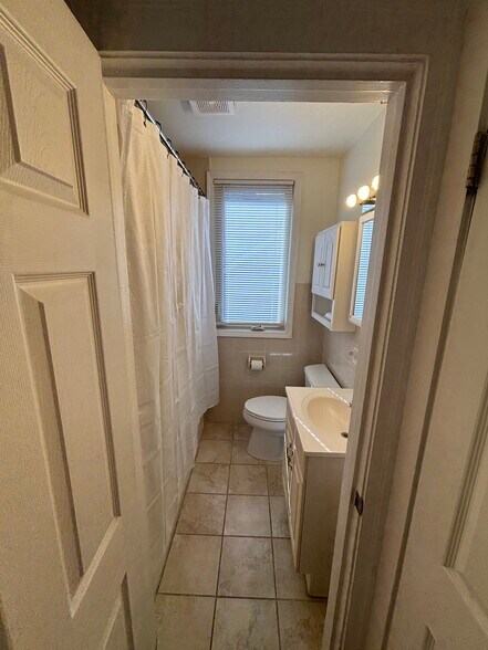 Bathroom - 5844 W 55th St