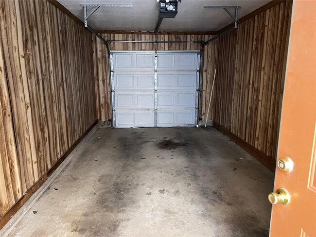 Building Photo - Unit for rent Minutes from Texas A&M!