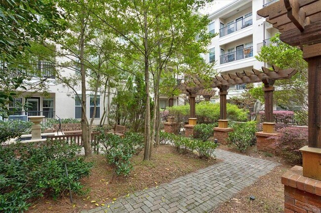 Building Photo - 1850 Cotillion Dr