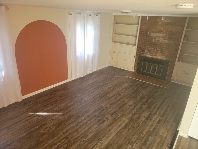 Living room - 1043 S Trenton Ave