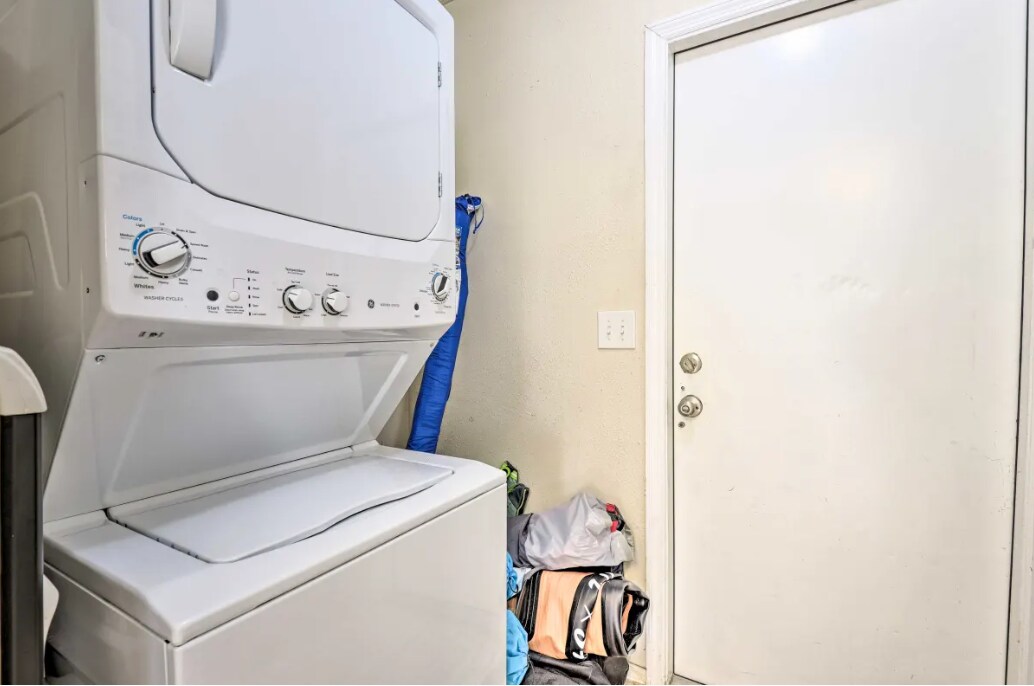 Building Photo - 416 40th St E