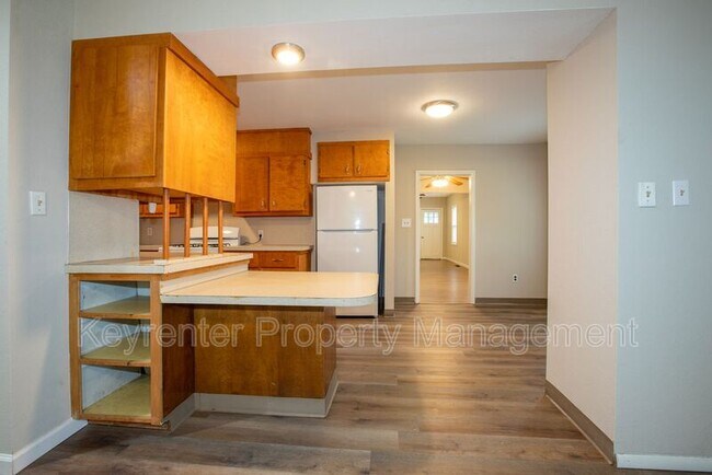 Building Photo - 526 S 39th W Ave