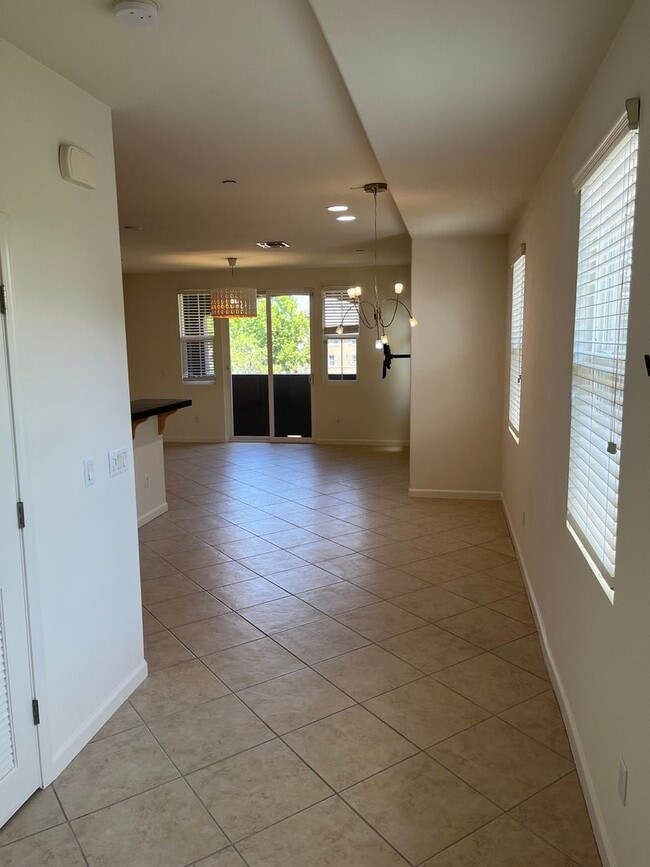 Building Photo - Bright Corner 3BD/3BA Townhome Near BART & Great Mall!