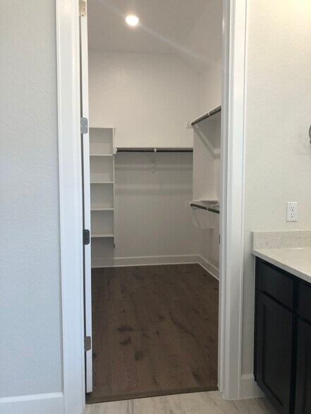 Primary Main Closet - 209 Cruising Oak St