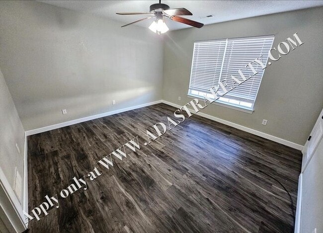 Building Photo - Beautiful Townhome in Blue Springs-Available NOW!!