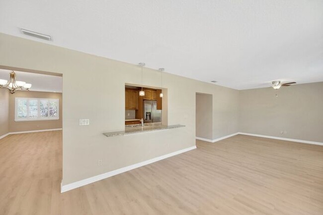 Building Photo - 2 BR, 2 BA Home in the Mainlands on the 18...