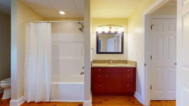 Building Photo - 236 Chatham St