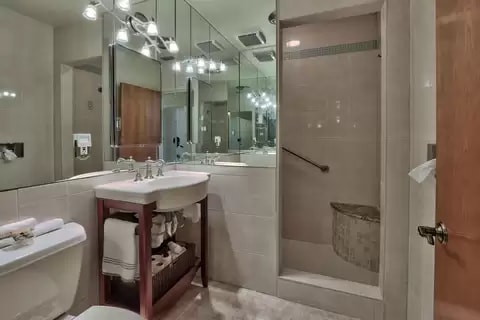 Building Photo - 713 Montclaire Dr NE