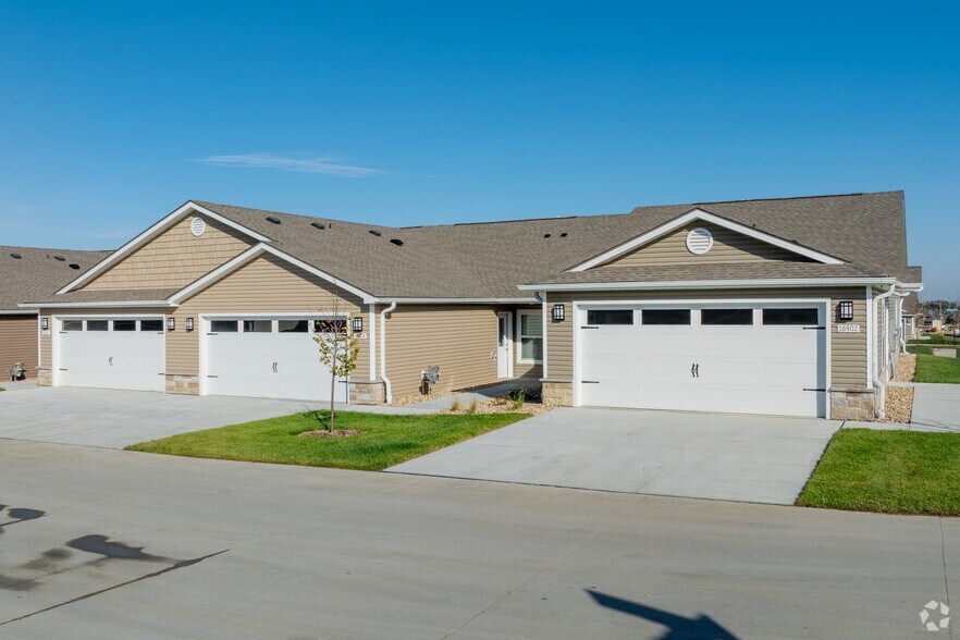 Building Photo - Redwood Bennington