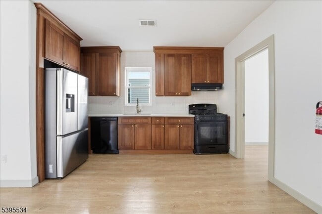 Building Photo - 260 S 10th St