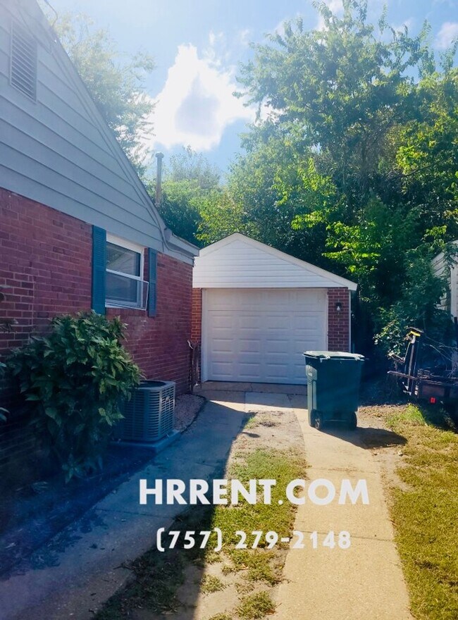 Building Photo - Newly Renovated 3 Bedroom 1 Bathroom Singl...