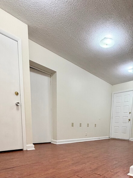 Building Photo - 3400 Betty Ln