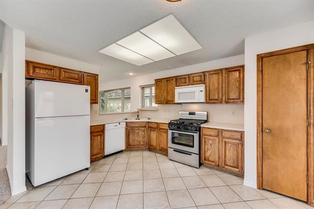 Building Photo - 2031 Lansdown Dr