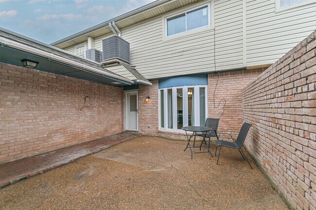 Building Photo - 1415 Ramada Dr