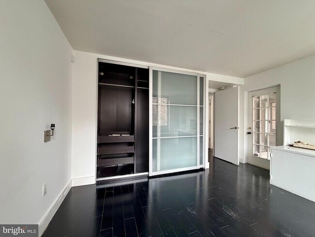 Building Photo - 1318 22nd St NW