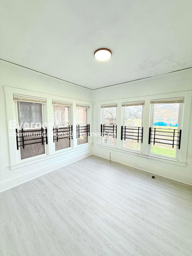 Building Photo - 3 Bed/1 Bath Home with Laundry Hookups / Pet-Friendly / Vouchers Accepted / Available Soon!