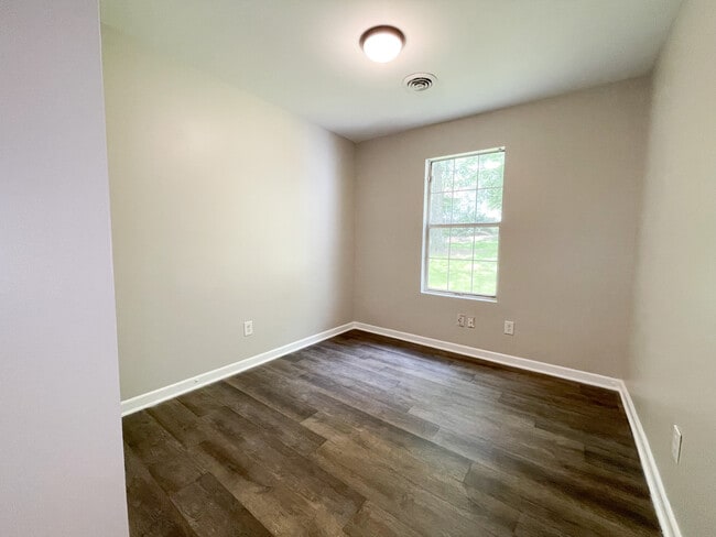 Building Photo - 437 Kingshead Ct