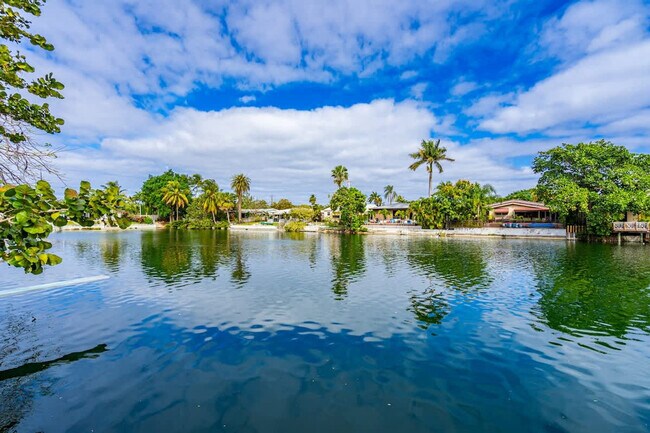 Building Photo - 1712 NE 18th Ave